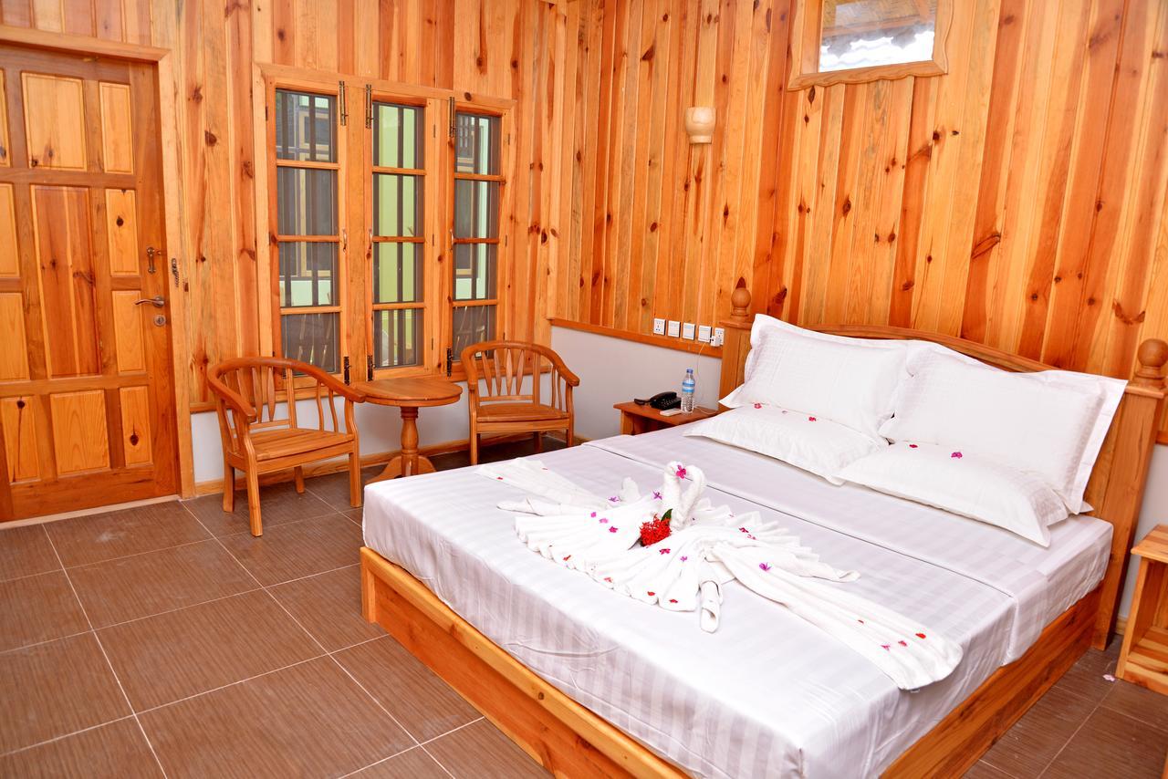 Golden Guest Hotel Hsipaw Esterno foto