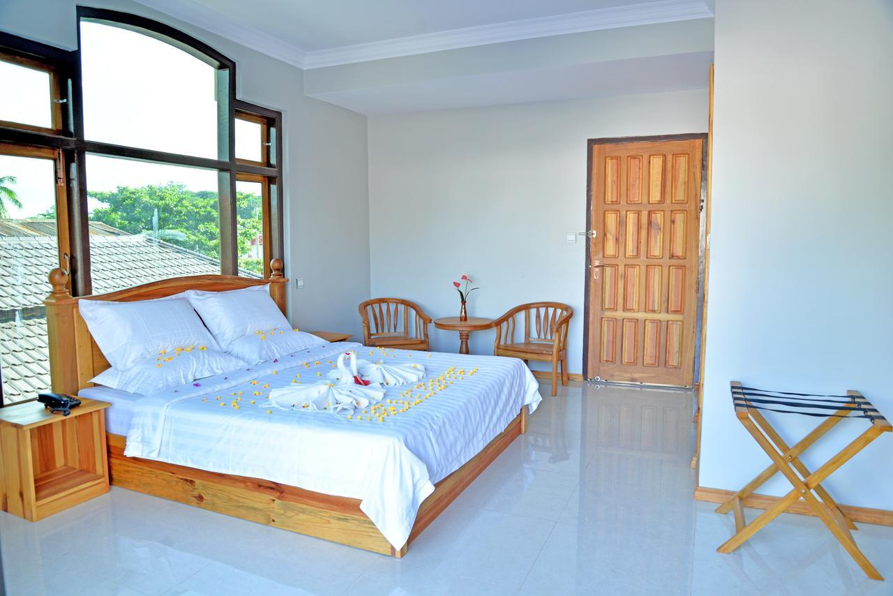 Golden Guest Hotel Hsipaw Esterno foto