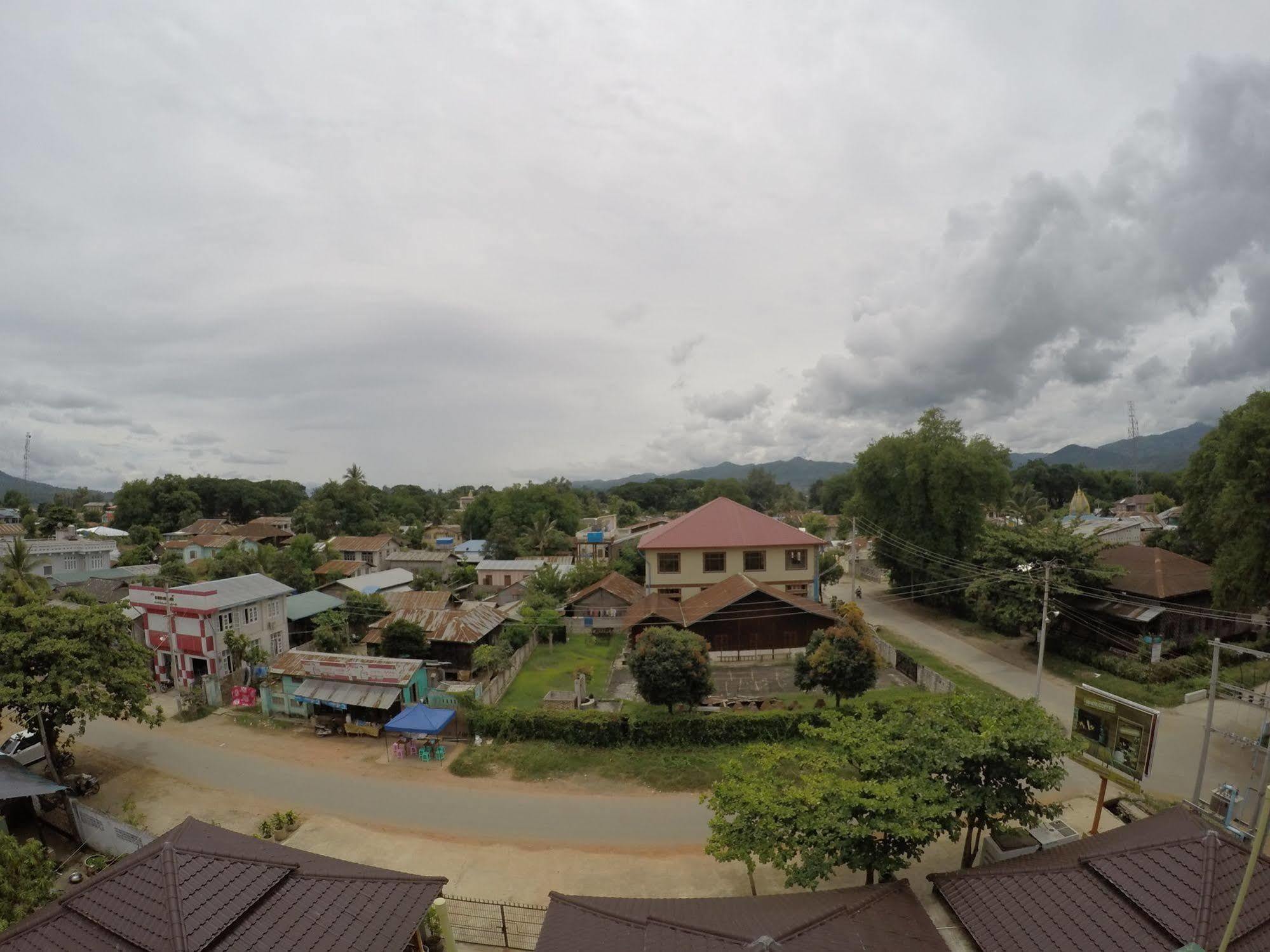 Golden Guest Hotel Hsipaw Esterno foto