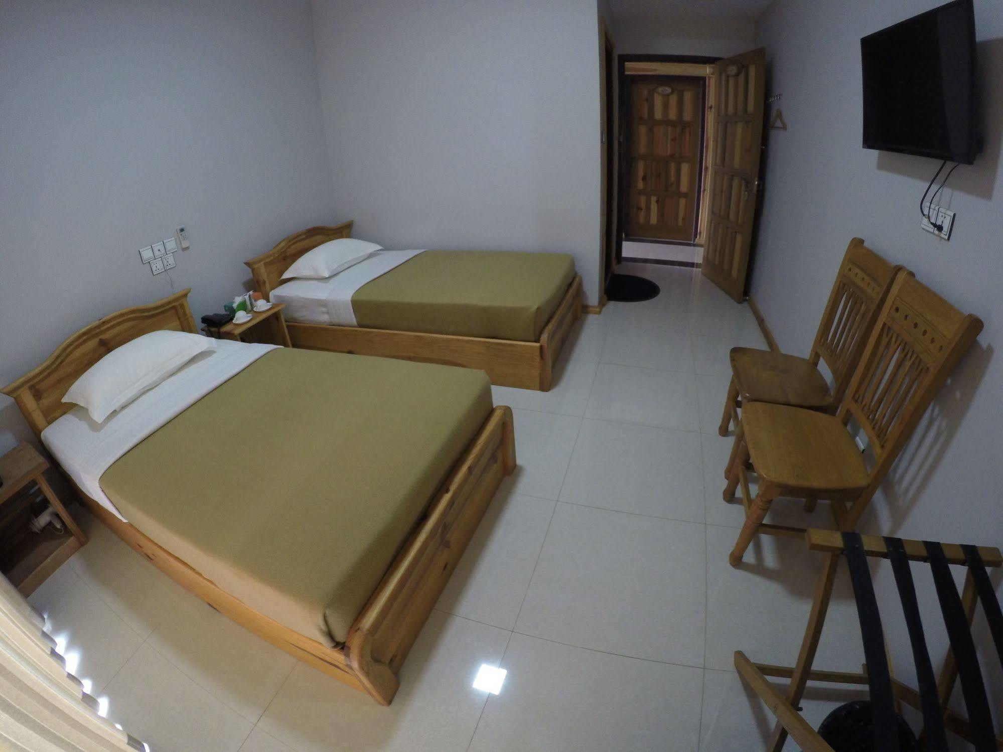 Golden Guest Hotel Hsipaw Esterno foto