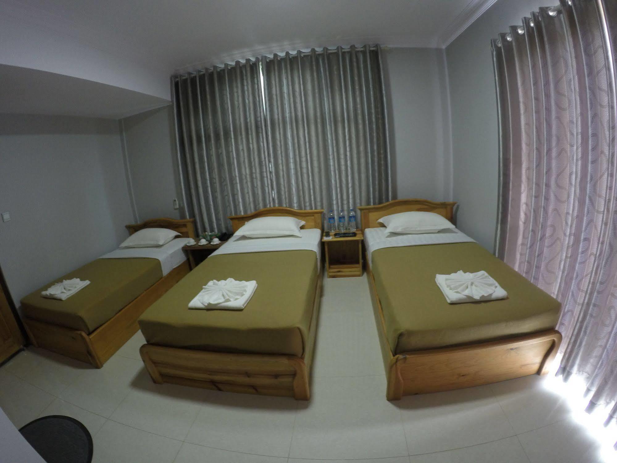 Golden Guest Hotel Hsipaw Esterno foto