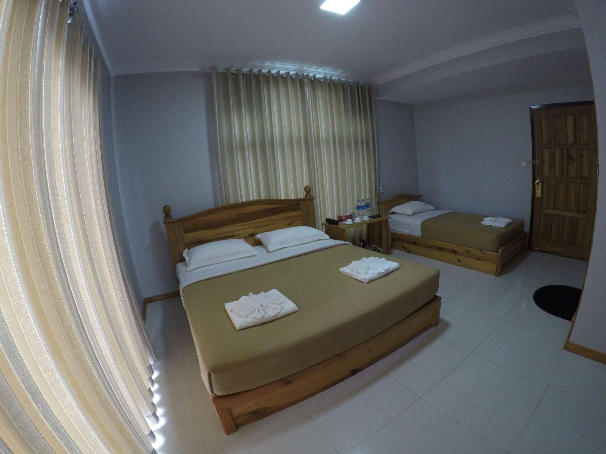 Golden Guest Hotel Hsipaw Esterno foto