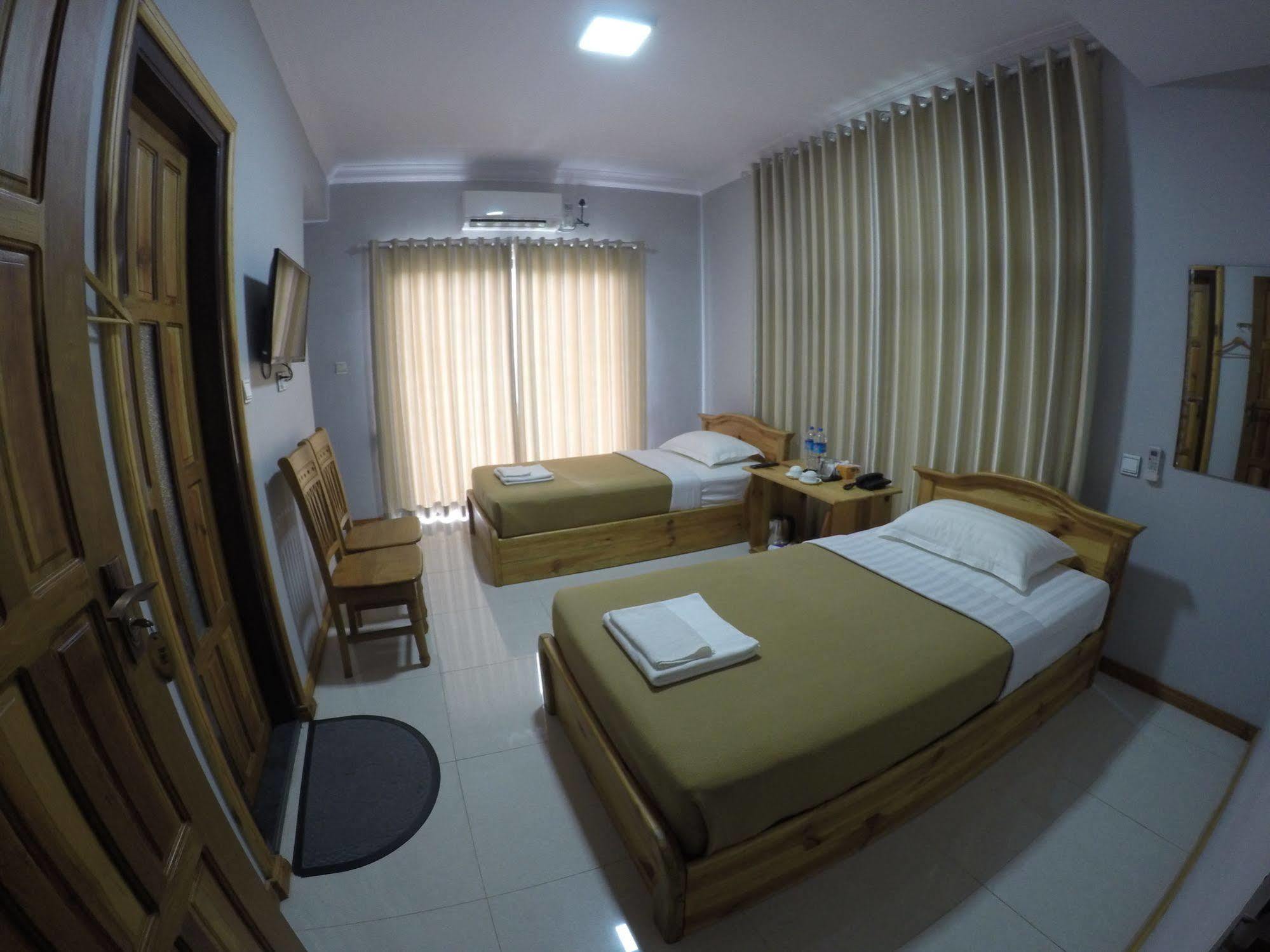 Golden Guest Hotel Hsipaw Esterno foto